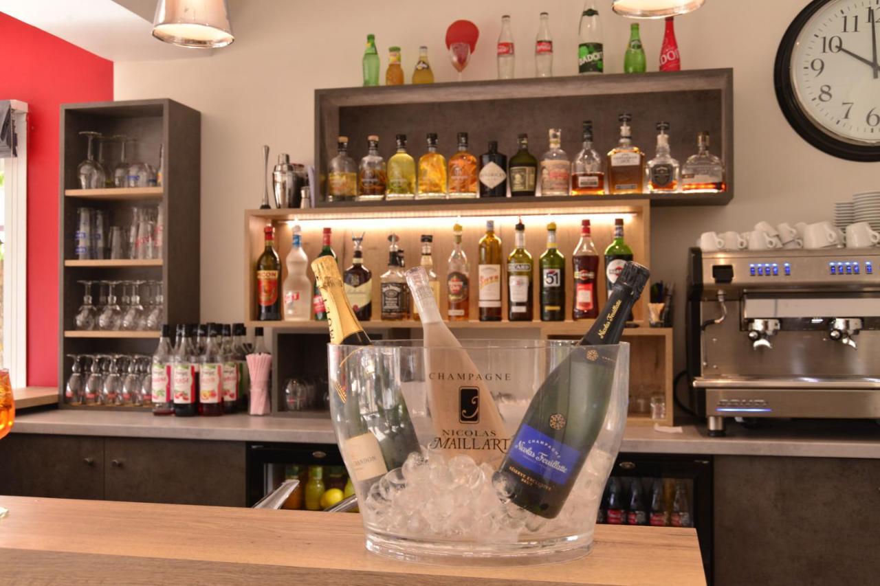 Logis Cris Hotel Et Restaurant, Lyon Sud-Est Corbas Ngoại thất bức ảnh