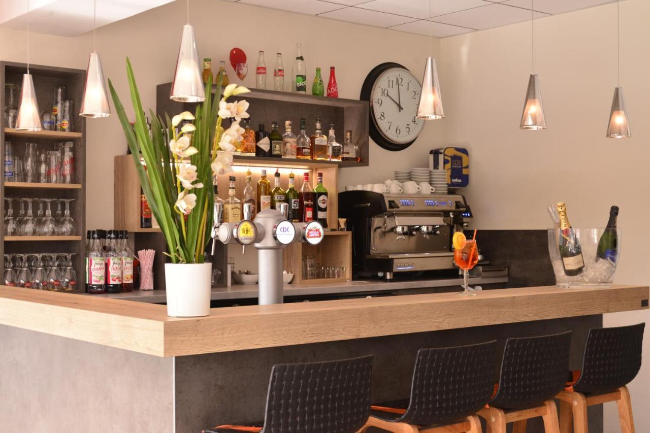 Logis Cris Hotel Et Restaurant, Lyon Sud-Est Corbas Ngoại thất bức ảnh