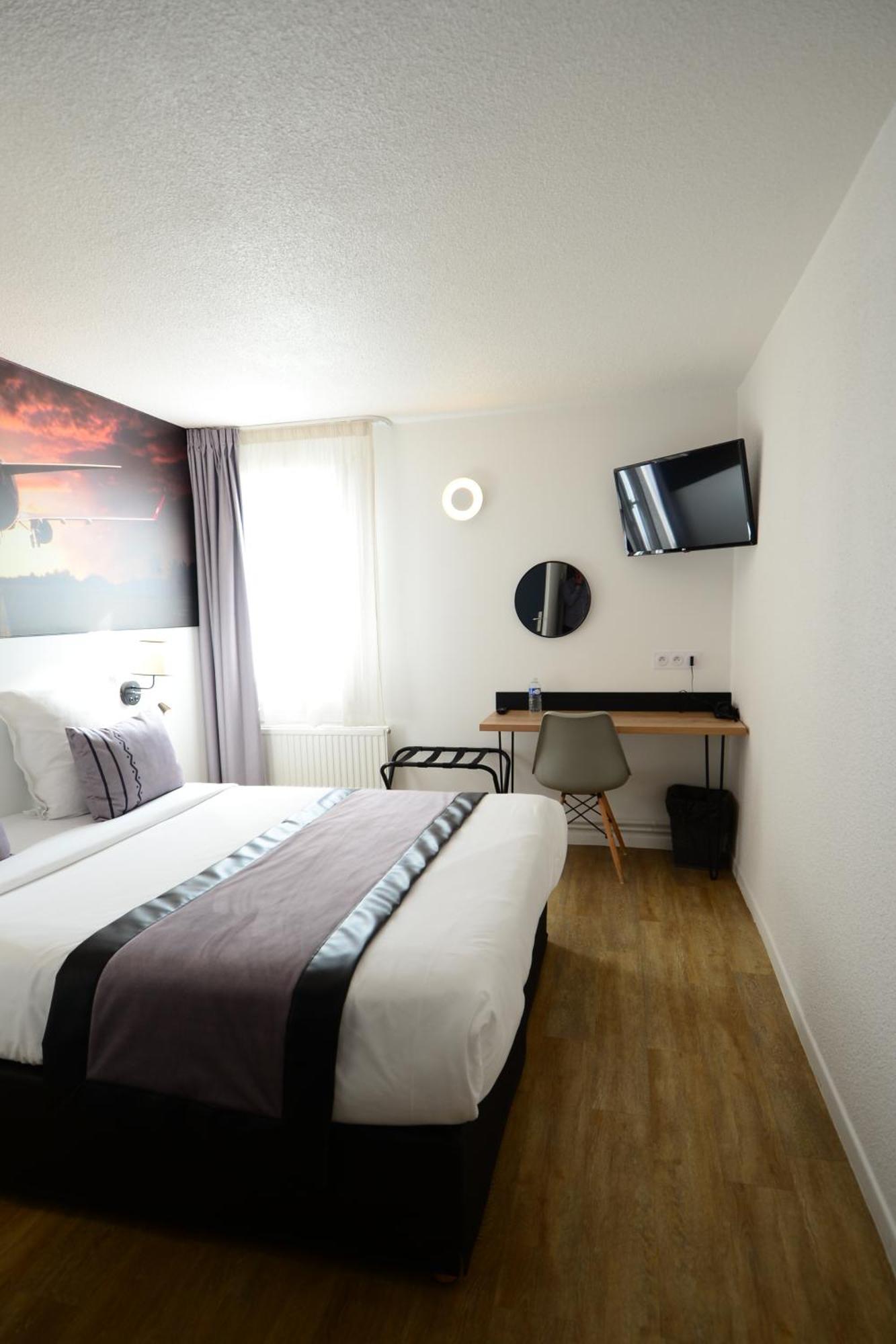 Logis Cris Hotel Et Restaurant, Lyon Sud-Est Corbas Ngoại thất bức ảnh