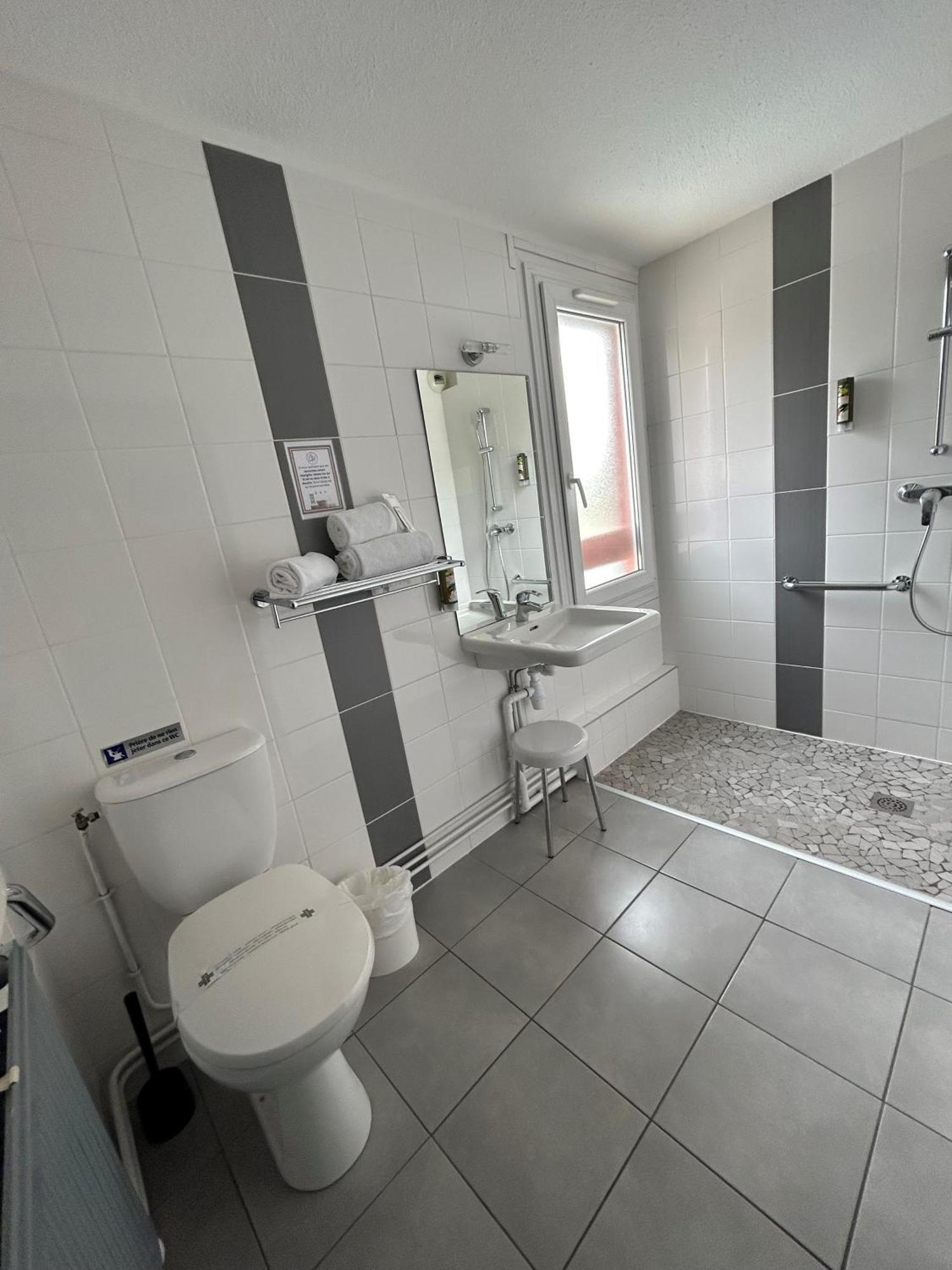 Logis Cris Hotel Et Restaurant, Lyon Sud-Est Corbas Ngoại thất bức ảnh