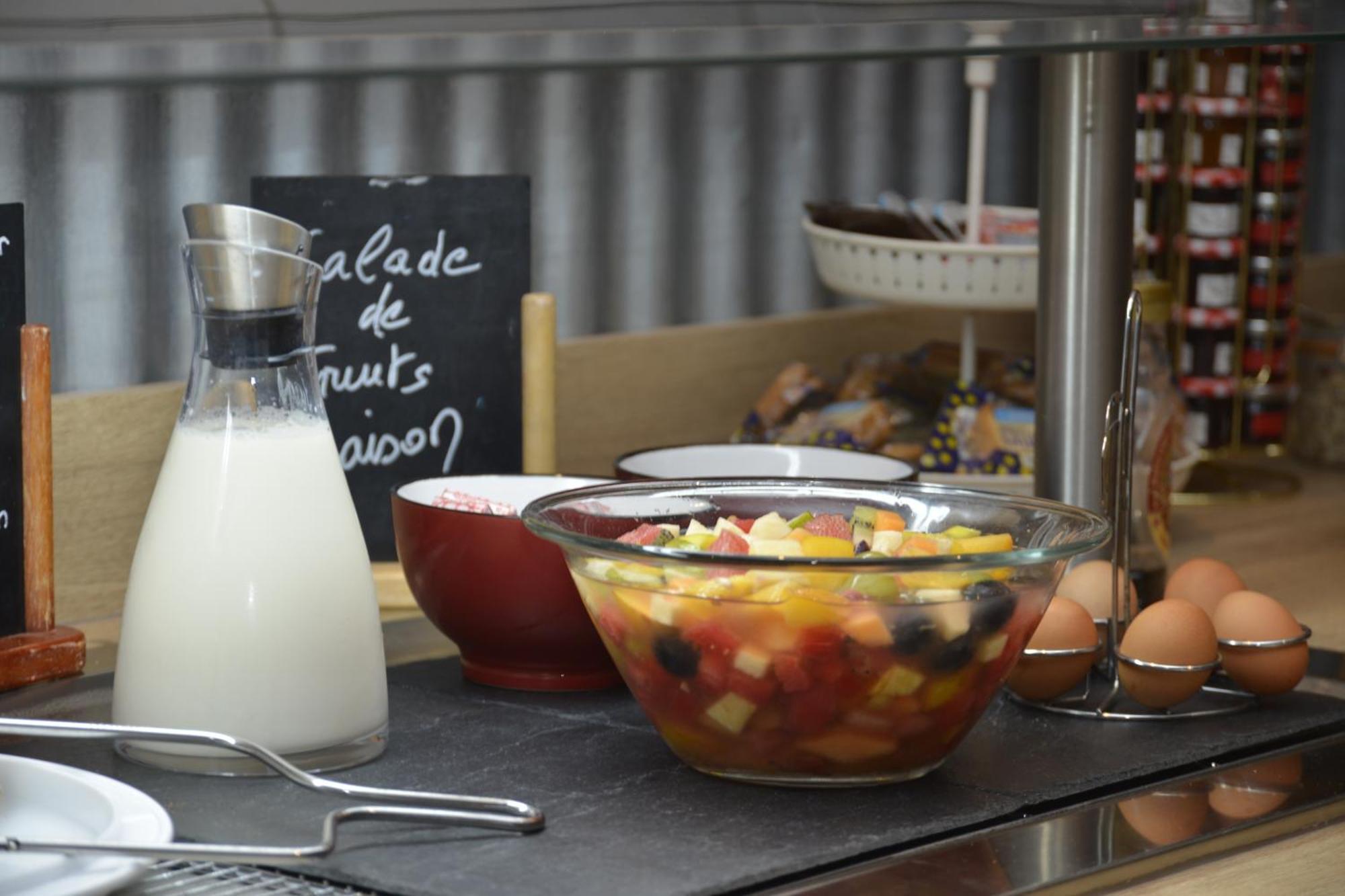 Logis Cris Hotel Et Restaurant, Lyon Sud-Est Corbas Ngoại thất bức ảnh