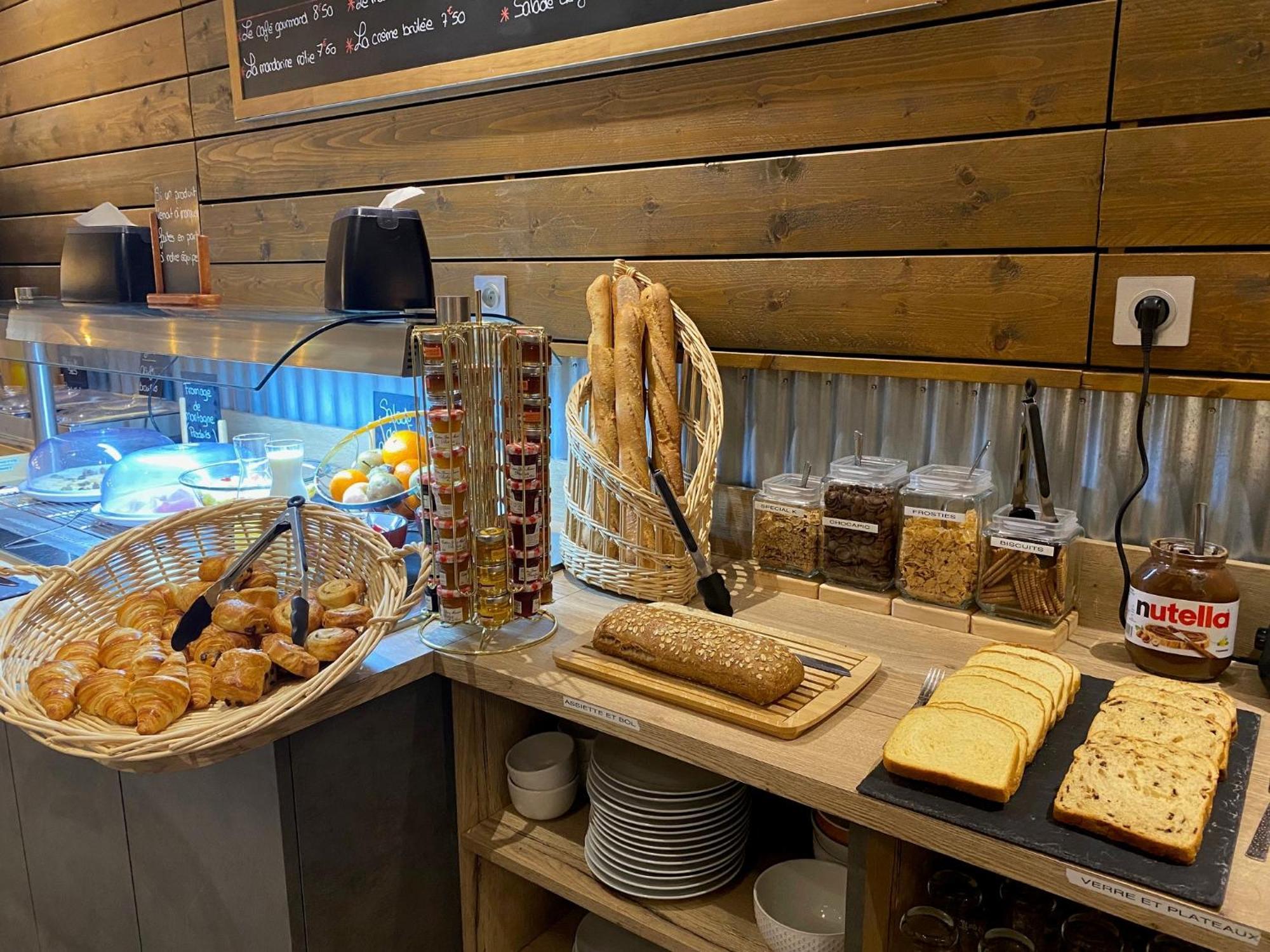 Logis Cris Hotel Et Restaurant, Lyon Sud-Est Corbas Ngoại thất bức ảnh