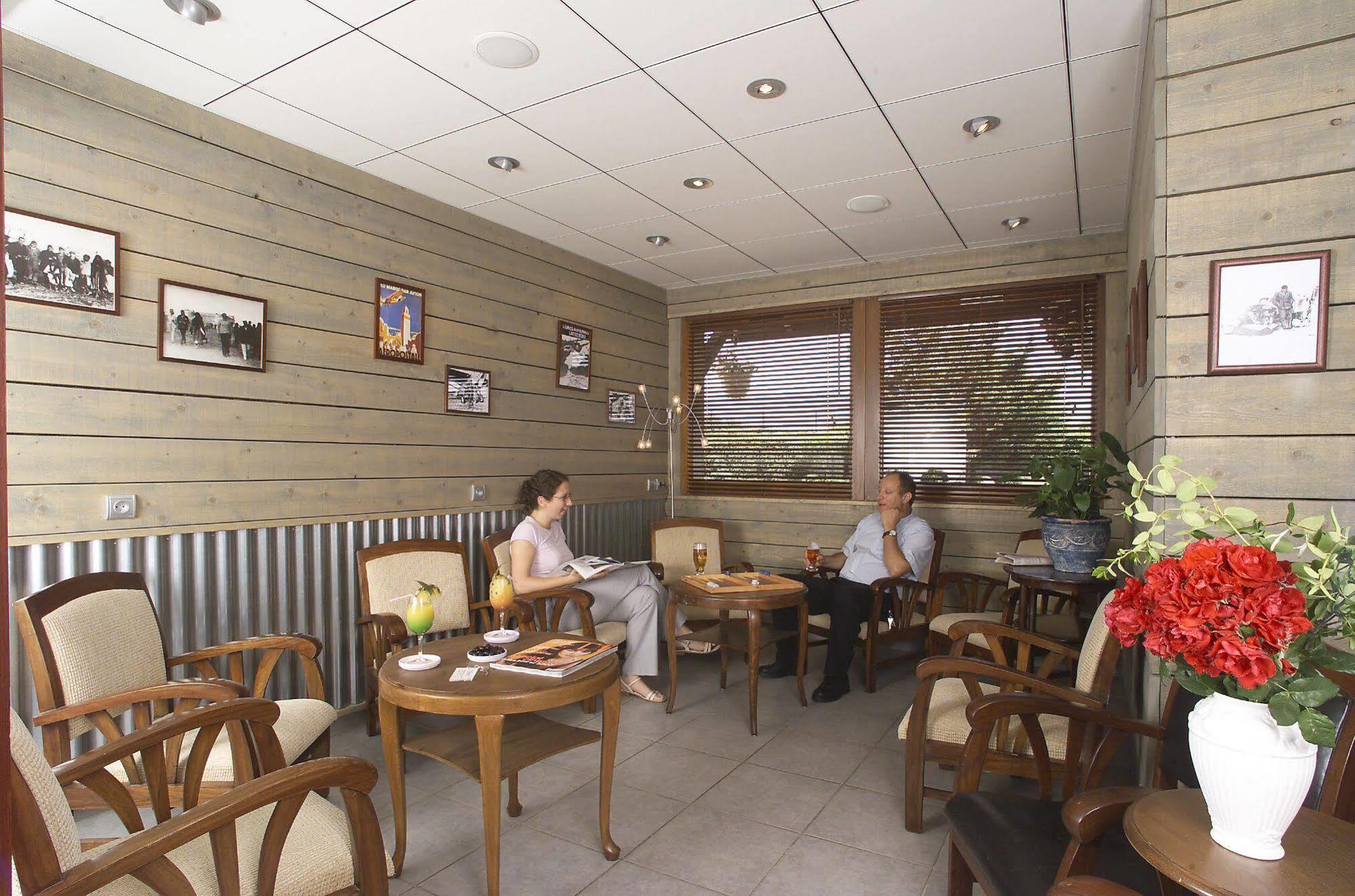 Logis Cris Hotel Et Restaurant, Lyon Sud-Est Corbas Ngoại thất bức ảnh