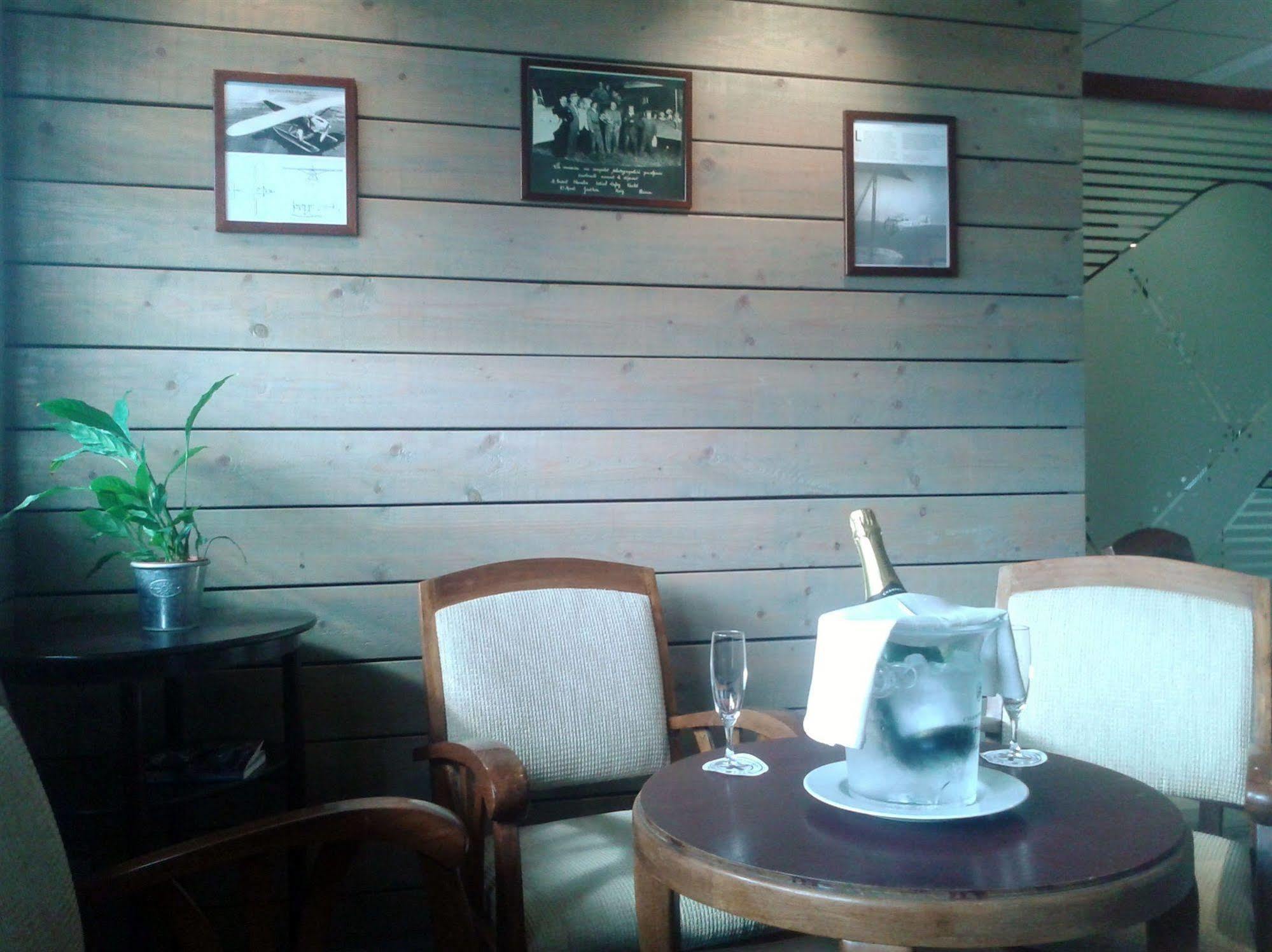 Logis Cris Hotel Et Restaurant, Lyon Sud-Est Corbas Ngoại thất bức ảnh