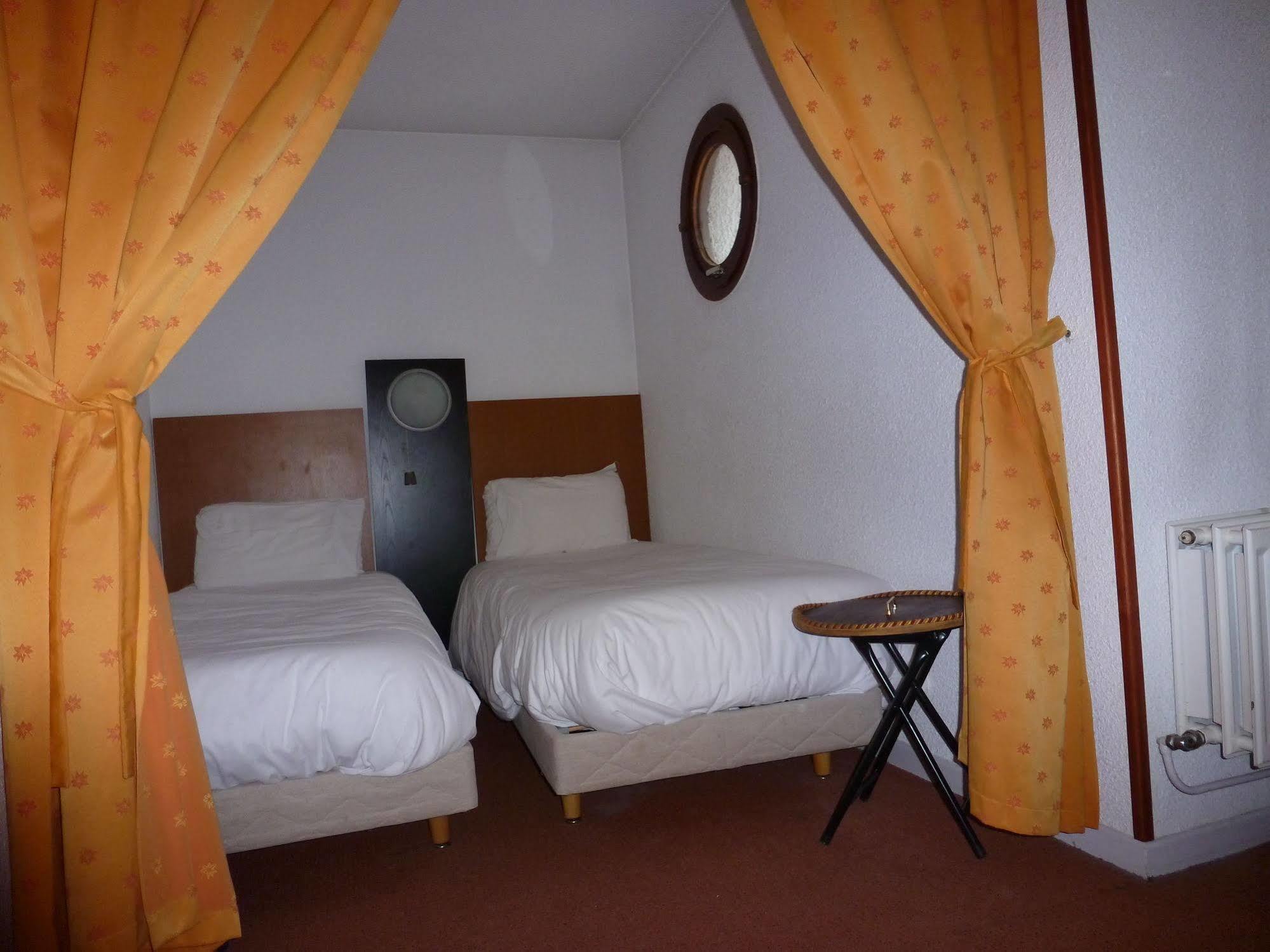 Logis Cris Hotel Et Restaurant, Lyon Sud-Est Corbas Ngoại thất bức ảnh